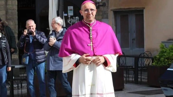Grosseto spalanca le braccia al vescovo Bernardino. Centro storico imbandierato come per le feste laurenziane e tutto pronto per l’accoglienza... Grosseto spalanca le braccia al vescovo Bernardino. Centro storico imbandierato come per le feste laurenziane e tutto pronto per l’accoglienza...