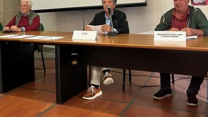 I rappresentanti dei Comitati che da mesi si battono a difesa della sanità pubblica e del “San Matteo degli Infermi“ I rappresentanti dei Comitati che da mesi si battono a difesa della sanità pubblica e del “San Matteo degli Infermi“