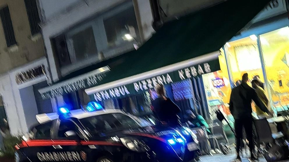 Due quattordicenni aggrediti a Grosseto: uno ferito all'occhio trasferito a Siena, ma già dimesso. Indagini in corso su entrambi gli episodi, coinvolgendo carabinieri e Polizia. Gruppi di ragazzi coinvolti, ma nessun intervento da parte loro. Due quattordicenni aggrediti a Grosseto: uno ferito all'occhio trasferito a Siena, ma già dimesso. Indagini in corso su entrambi gli episodi, coinvolgendo carabinieri e Polizia. Gruppi di ragazzi coinvolti, ma nessun intervento da parte loro.