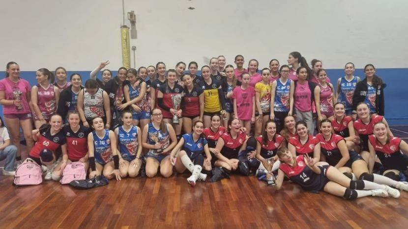 La squadra Benedetto Varchi vince il campionato regionale Uisp femminile under 16 dopo una finale emozionante a Grosseto. La squadra Benedetto Varchi vince il campionato regionale Uisp femminile under 16 dopo una finale emozionante a Grosseto.