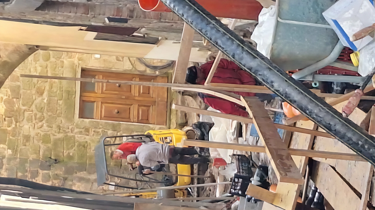 Il maxi cantiere che interessa il centro storico di Piancastagnaio per il posizionamento del teleriscaldamento