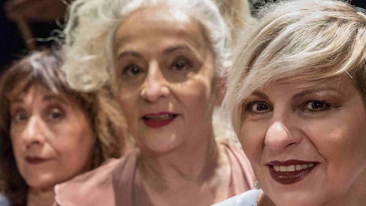 Questa era sul palco del teatro Salvini di Pitigliano va in scena ’Piccole donne crescono?’ Questa era sul palco del teatro Salvini di Pitigliano va in scena ’Piccole donne crescono?’