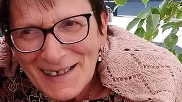 Quando il feretro, dopo il funerale in chiesa, si è fermato davanti alla "sua" bottega, di tutti i presenti non... Quando il feretro, dopo il funerale in chiesa, si è fermato davanti alla "sua" bottega, di tutti i presenti non...