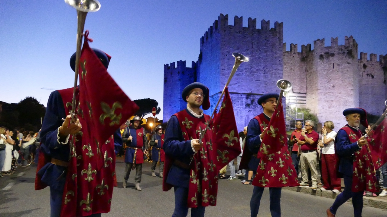 Il corteggio storico dell'8 settembre (foto Attalmi) Il corteggio storico dell'8 settembre (foto Attalmi)