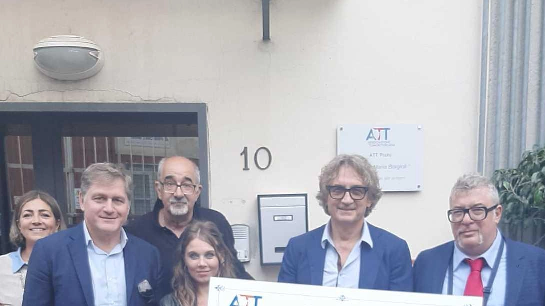 La consegna ad Att del maxi assegno di solidarietà