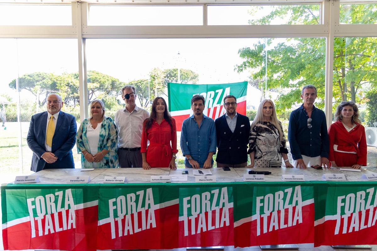 la squadra di forza italia nostro obiettivo il 10 per cambiare la toscana