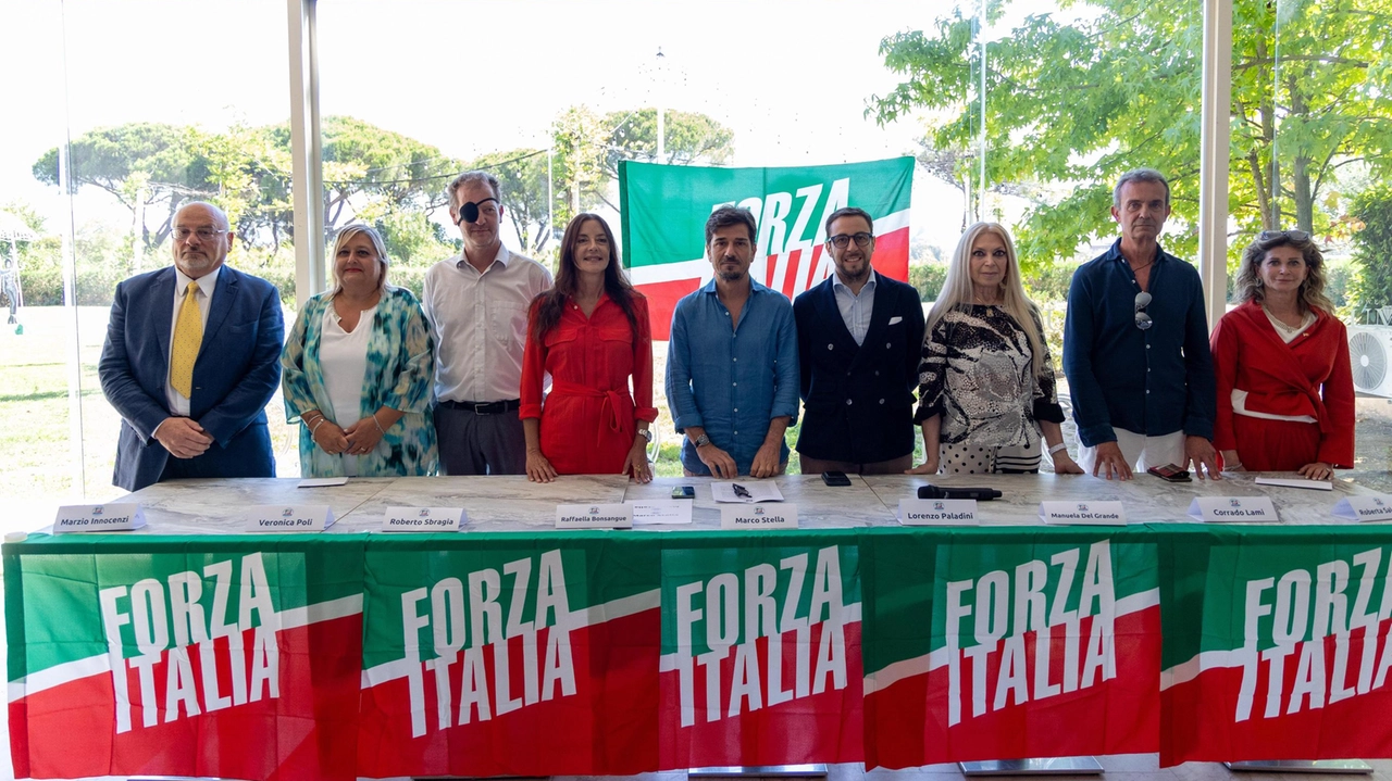 Al Tower Plaza la presentazione degli otto candidati nel collegio pisano: "Siamo gli unici ad aver già un programma e i rappresentanti migliori". Al Tower Plaza la presentazione degli otto candidati nel collegio pisano: "Siamo gli unici ad aver già un programma e i rappresentanti migliori".