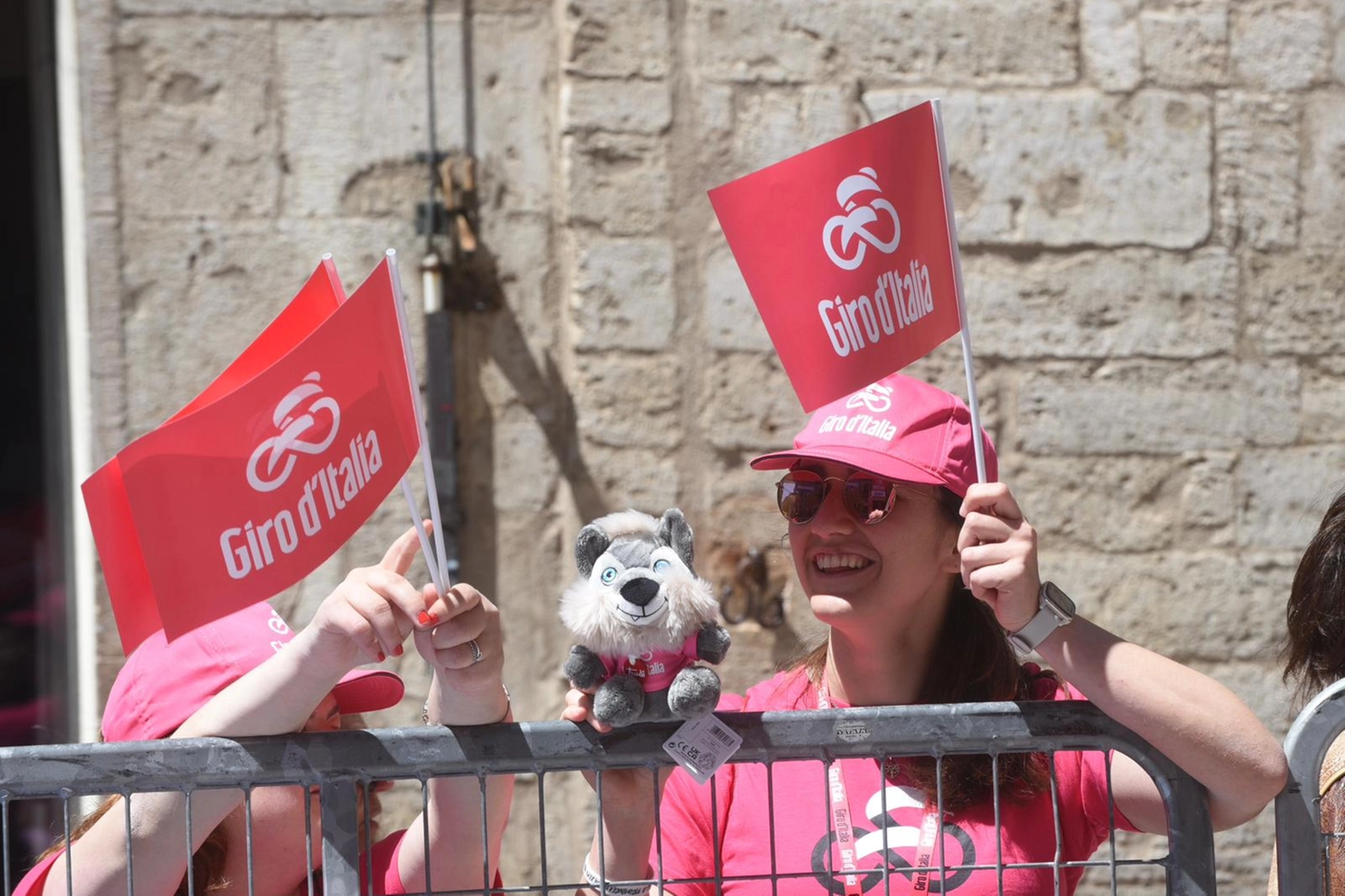 Tifosi in rosa per il Giro a Perugia (Crocchioni)