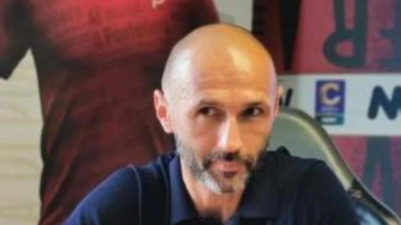 Fortunato Varrà, presentato con tutti gli onori appena due settimane fa, lunedì 9 giugno, ha rassegnato le dimissioni da direttore sportivo del Pontedera Fortunato Varrà, presentato con tutti gli onori appena due settimane fa, lunedì 9 giugno, ha rassegnato le dimissioni da direttore sportivo del Pontedera