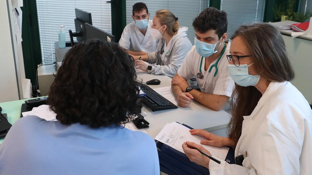 Mancano sanitari all’appello, la denuncia dei sindacati. Foto di repertorio Mancano sanitari all’appello, la denuncia dei sindacati. Foto di repertorio