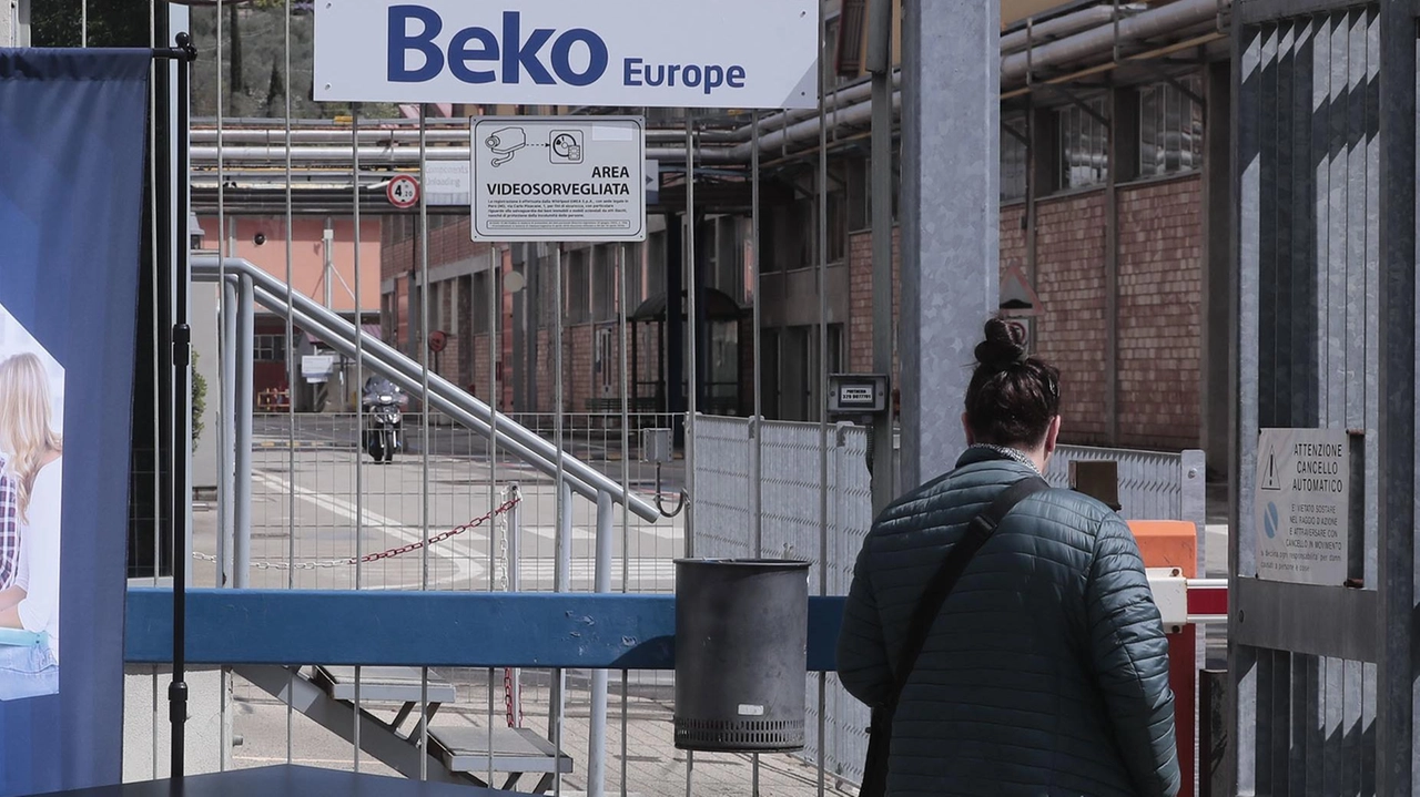 Sei soli giorni di lavoro in tutto il mese di agosto. La situazione dello stabilimento Beko di Siena continua a... Sei soli giorni di lavoro in tutto il mese di agosto. La situazione dello stabilimento Beko di Siena continua a...