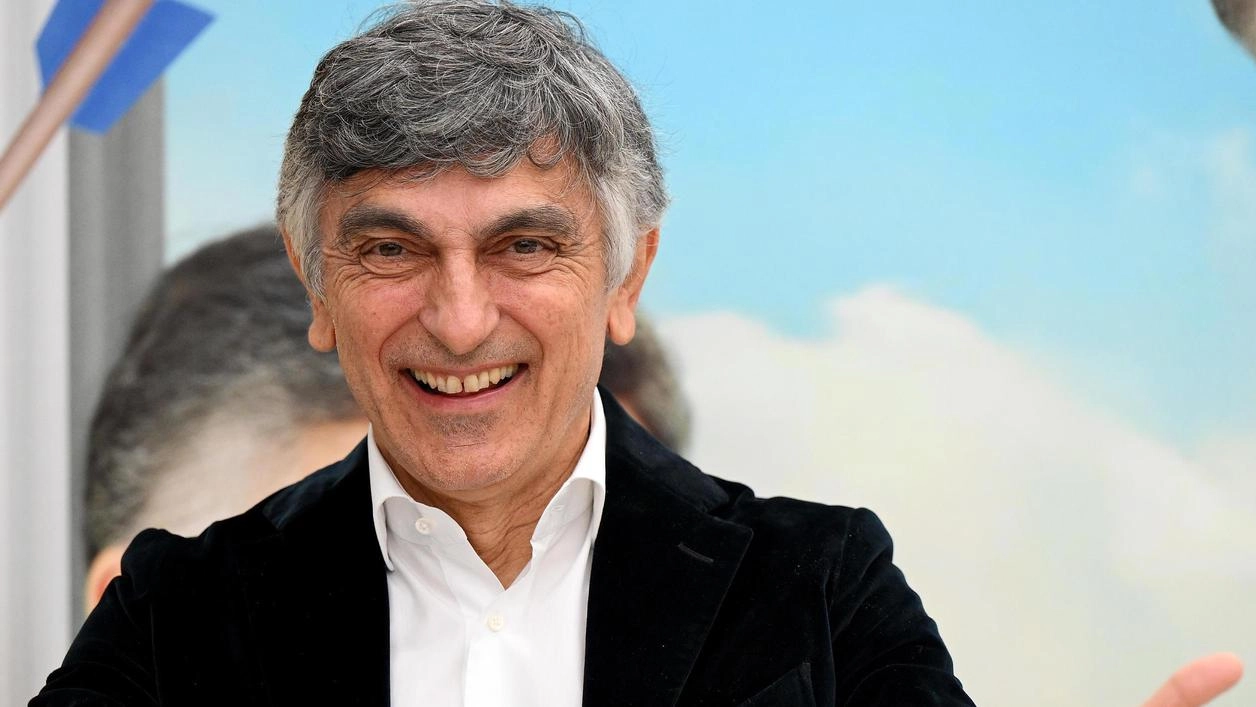 Vincenzo Salemme in scena venerdì e sabato al Teatro Civico di Spezia con ’Ogni promessa è un debito’ Vincenzo Salemme in scena venerdì e sabato al Teatro Civico di Spezia con ’Ogni promessa è un debito’