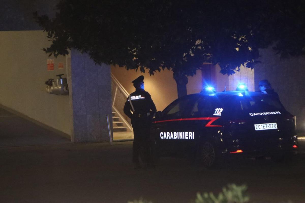 https://www.lanazione.it/image-service/view/acePublic/alias/contentid/MDE1MzY5YmUtYjgzMi00/0/sul-posto-sono-arrivati-i-carabinieri-luomo-un-lucchese-di-62-anni-e-stato-denunciato-per-atti-osceni-in-luogo-pubblico-alla-presenza-di-minori.jpeg?f=1.91:1&w=1200