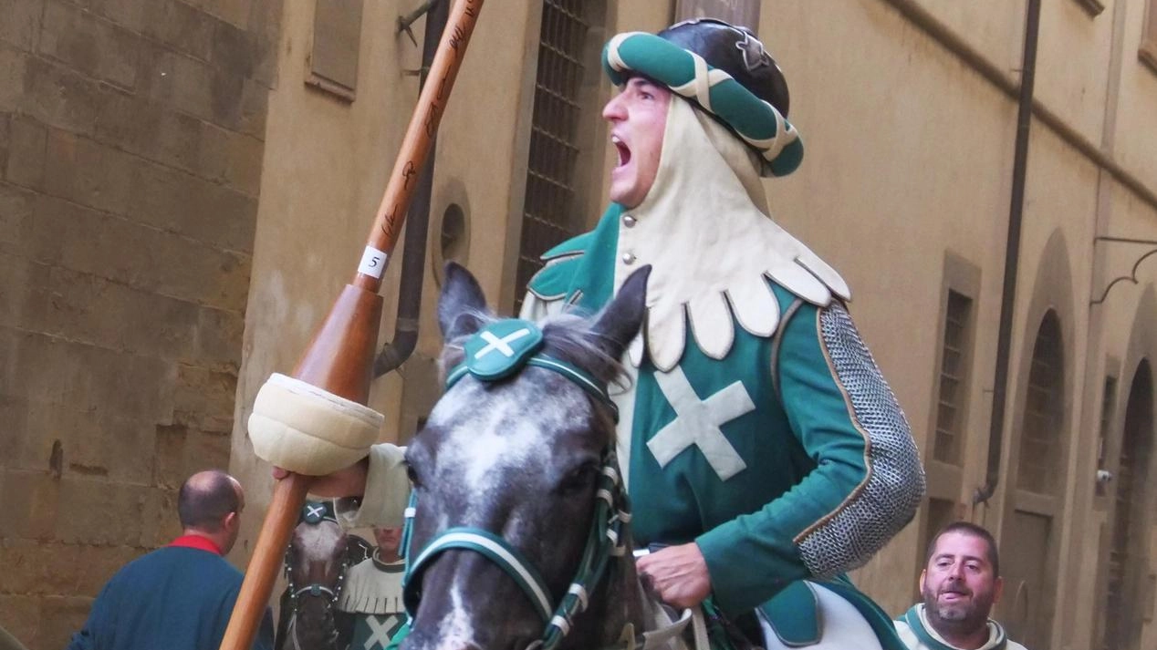 Saverio Montini esulta dopo il 3 che ha regalato la lancia d’oro a Sant’Andrea Saverio Montini esulta dopo il 3 che ha regalato la lancia d’oro a Sant’Andrea