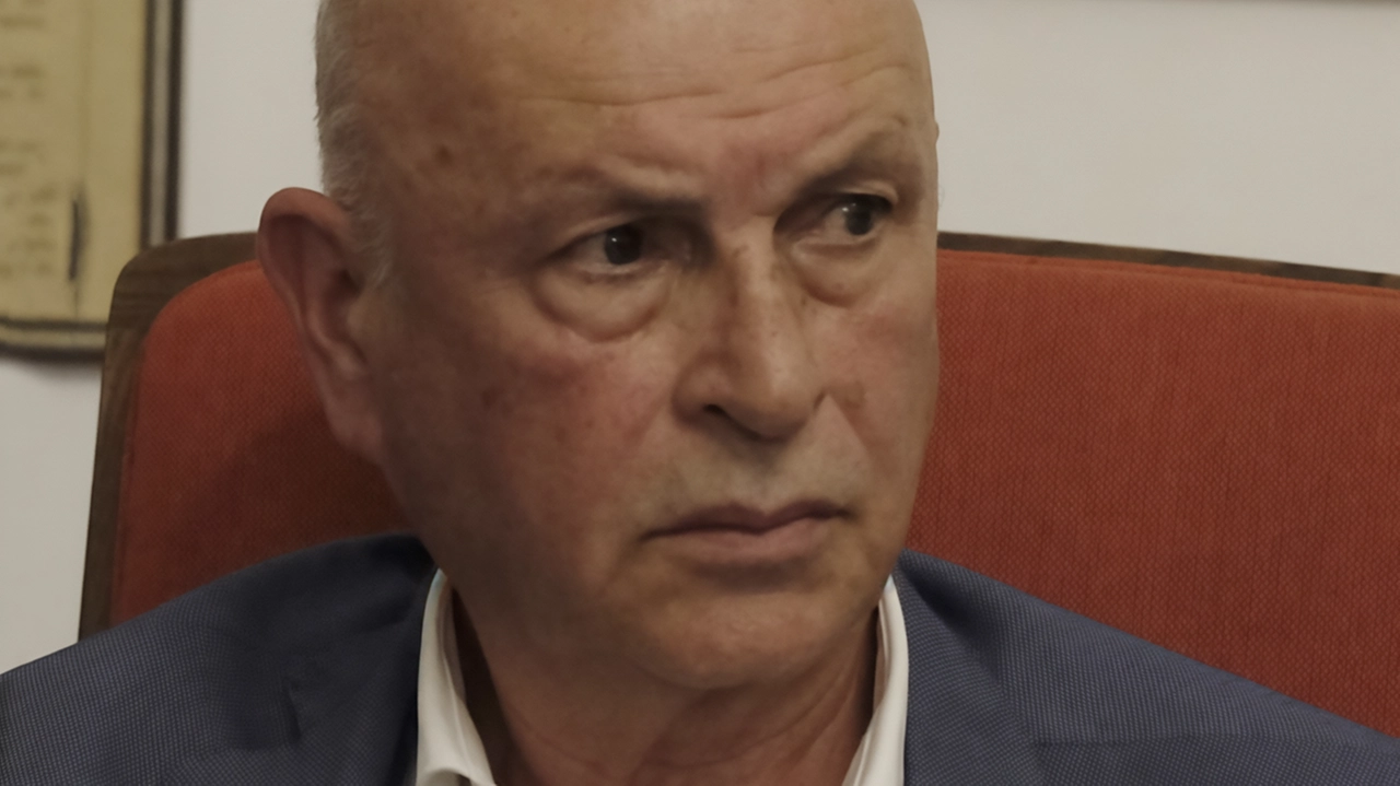 Quasi sei milioni di euro per le opere pubbliche. Il Comune di Vezzano (nella foto il sindaco Bertoni) ha approvato... Quasi sei milioni di euro per le opere pubbliche. Il Comune di Vezzano (nella foto il sindaco Bertoni) ha approvato...