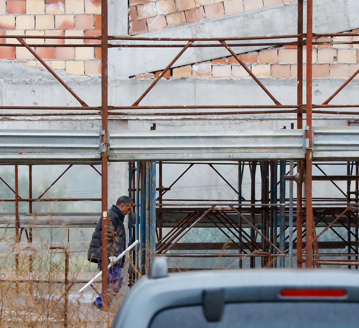 Scuola Toti, secondo atto. Il cantiere sta per riaprire. È fermo ormai da mesi Scuola Toti, secondo atto. Il cantiere sta per riaprire. È fermo ormai da mesi