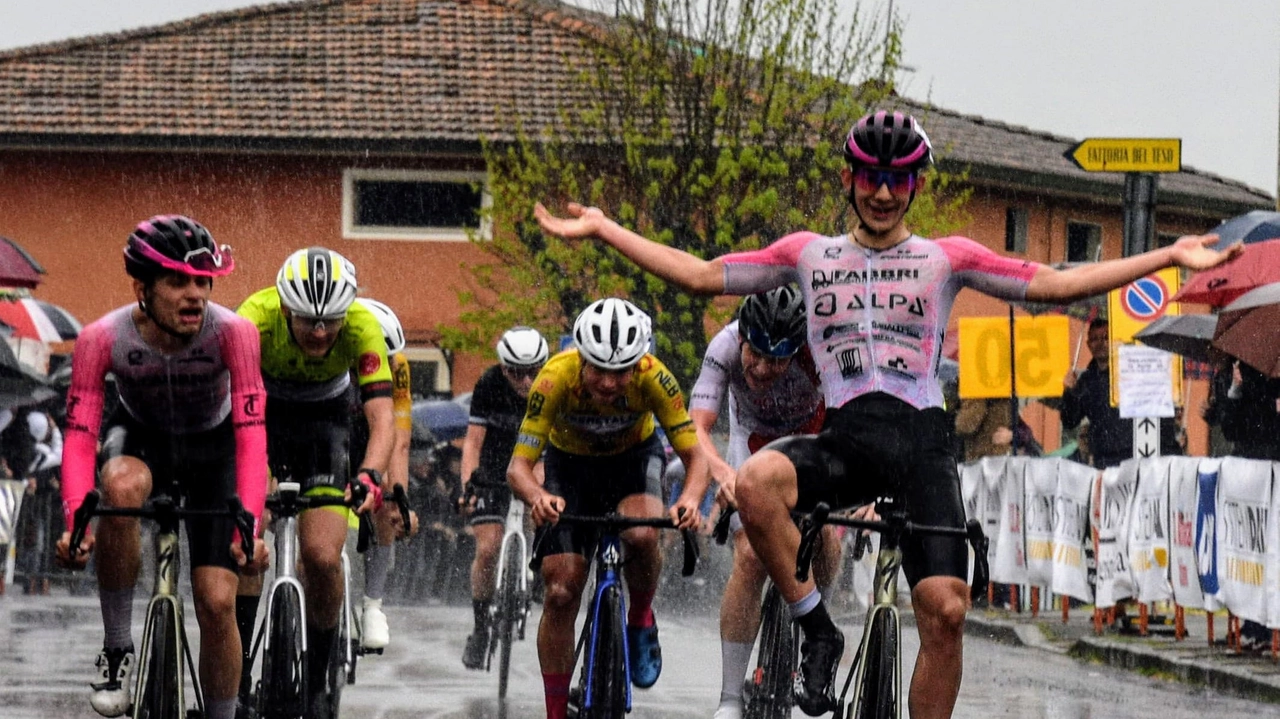 Ciclismo: la Coppa Bonechi festeggia i 70 anni. Gara dalle mille emozioni
