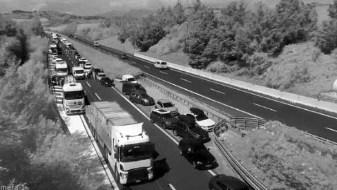 https://www.lanazione.it/image-service/view/acePublic/alias/contentid/MDE3ZTMyY2MtMWRjMS00/0/autostrada.jpeg?f=16:9&w=1200&h=630