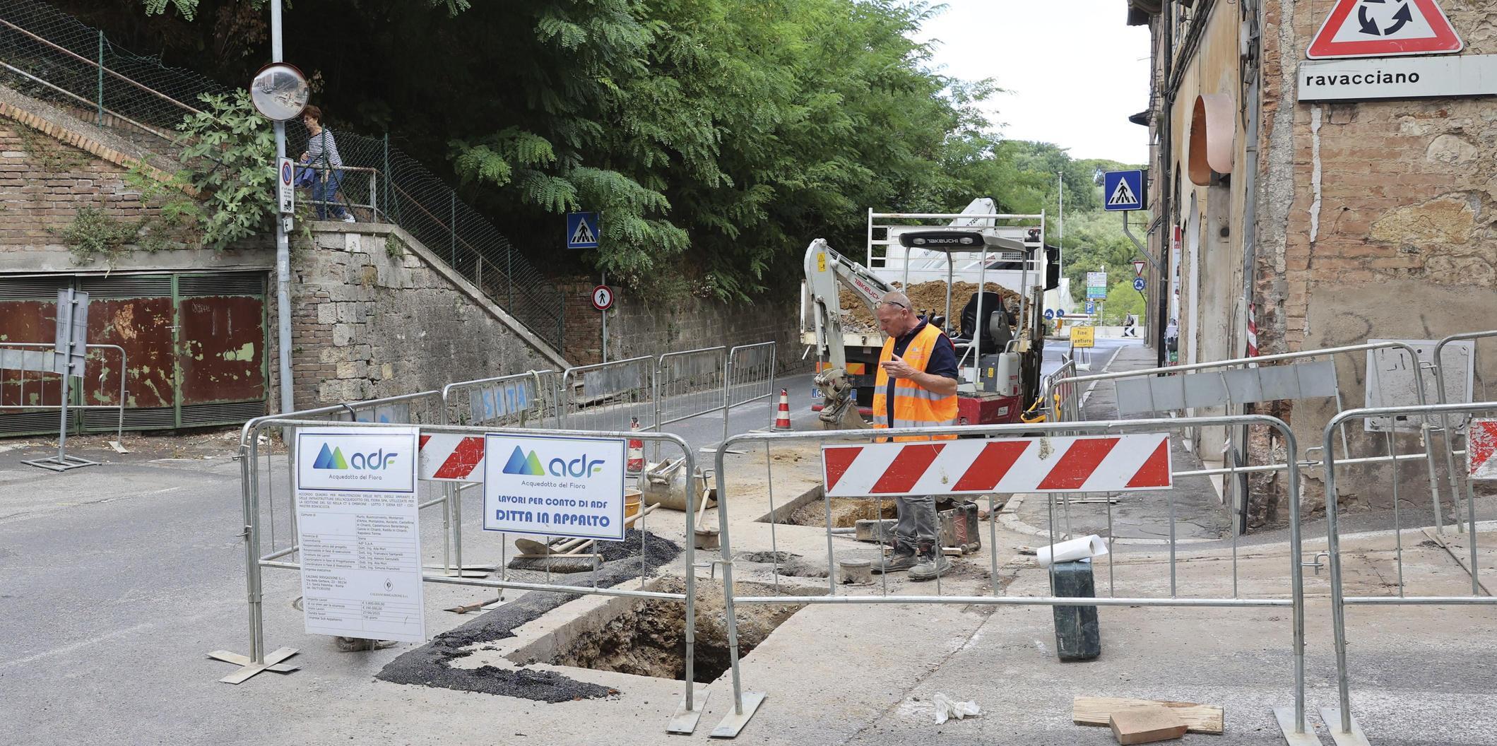 Via Martini, lavori in corso. Cambia la circolazione