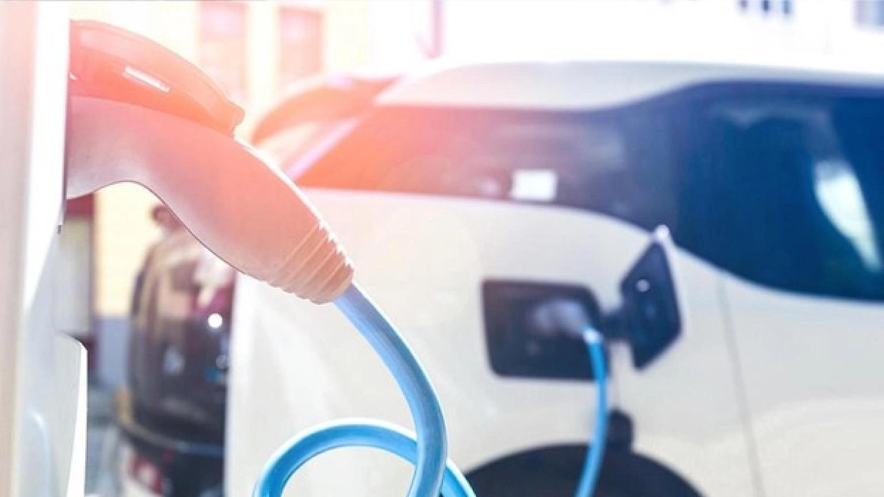 La bozza del piano Ue prevede incentivi per auto elettriche(Foto di repertorio)
