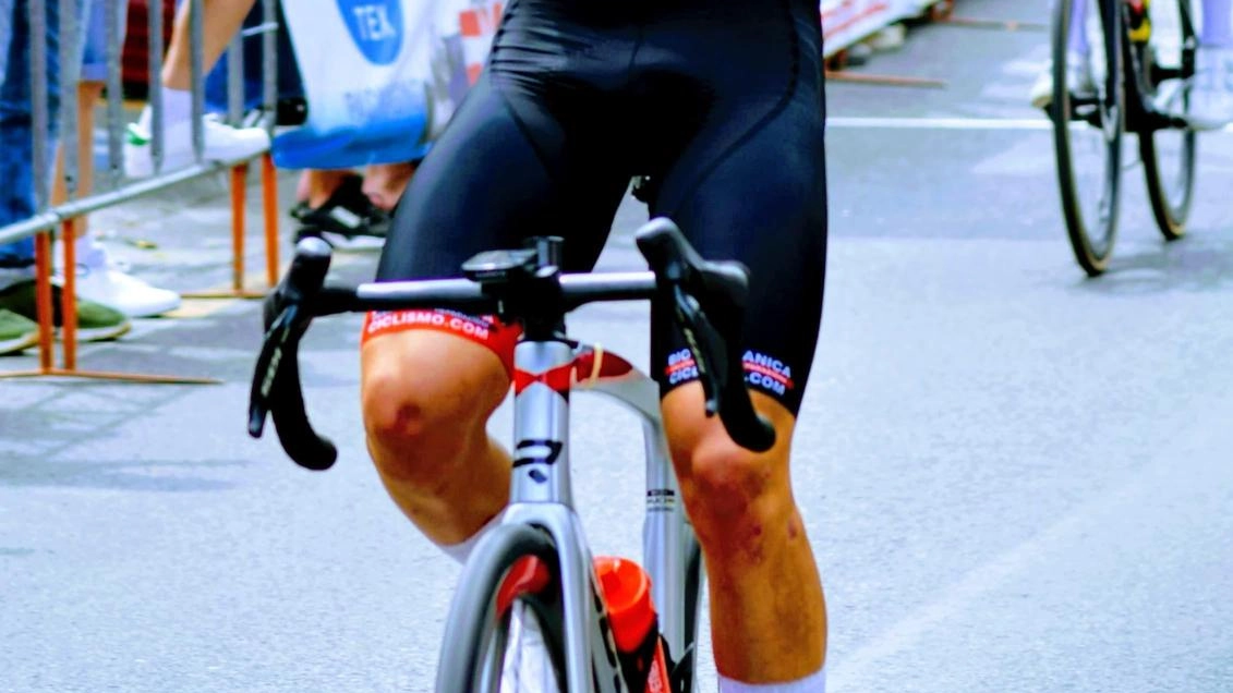 Paolo Aglialoro ha colto la terza affermazione stagionale sulle strade della Valdinievole nella sessantunesima edizione della Coppa Lando Vinicio Giusfredi... Paolo Aglialoro ha colto la terza affermazione stagionale sulle strade della Valdinievole nella sessantunesima edizione della Coppa Lando Vinicio Giusfredi...