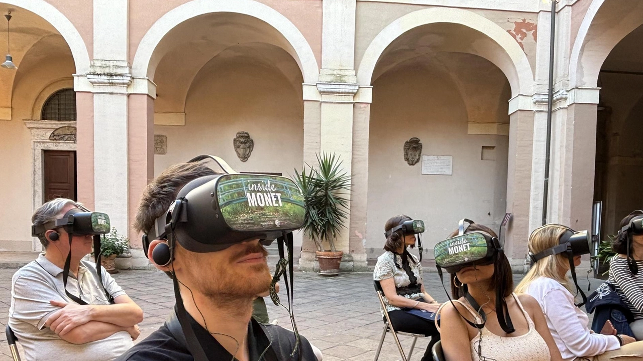 Prorogata fino al 27 ottobre nel Chiostro di San Lorenzo a Perugia lo spettacolare viaggio immersivo. Un trionfo che si apre alle scuole Prorogata fino al 27 ottobre nel Chiostro di San Lorenzo a Perugia lo spettacolare viaggio immersivo. Un trionfo che si apre alle scuole