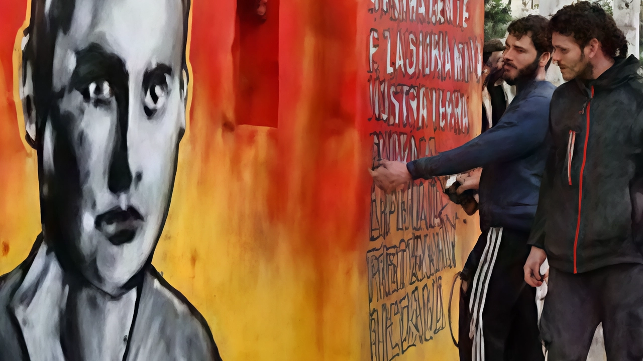 Il murales con l’omaggio a Salvetti realizzato all’ex mercato coperto dai giovani della Casa Rossa Occupata Il murales con l’omaggio a Salvetti realizzato all’ex mercato coperto dai giovani della Casa Rossa Occupata