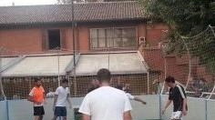 La Valdelsa si prepara alla prima edizione della 'Valdelsa Cage Cup', un torneo di calcio 'in gabbia' che si svolgerà a Colle dal 30 luglio al primo agosto. Le squadre possono iscriversi contattando i numeri forniti. La Valdelsa si prepara alla prima edizione della 'Valdelsa Cage Cup', un torneo di calcio 'in gabbia' che si svolgerà a Colle dal 30 luglio al primo agosto. Le squadre possono iscriversi contattando i numeri forniti.