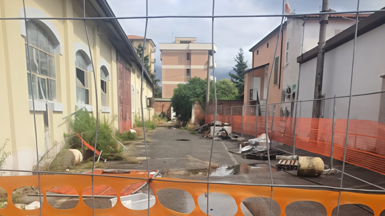 La situazione di degrado che sta vivendo l’ex Cat La situazione di degrado che sta vivendo l’ex Cat