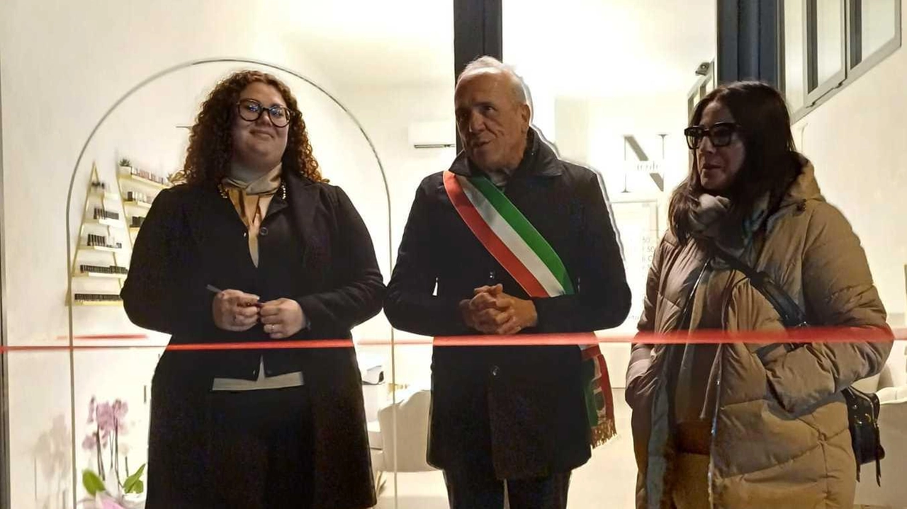 A soli 23 anni apre il suo negozio. È stato inaugurato in via Seravezza n. 244 a Querceta, il nuovo... A soli 23 anni apre il suo negozio. È stato inaugurato in via Seravezza n. 244 a Querceta, il nuovo...