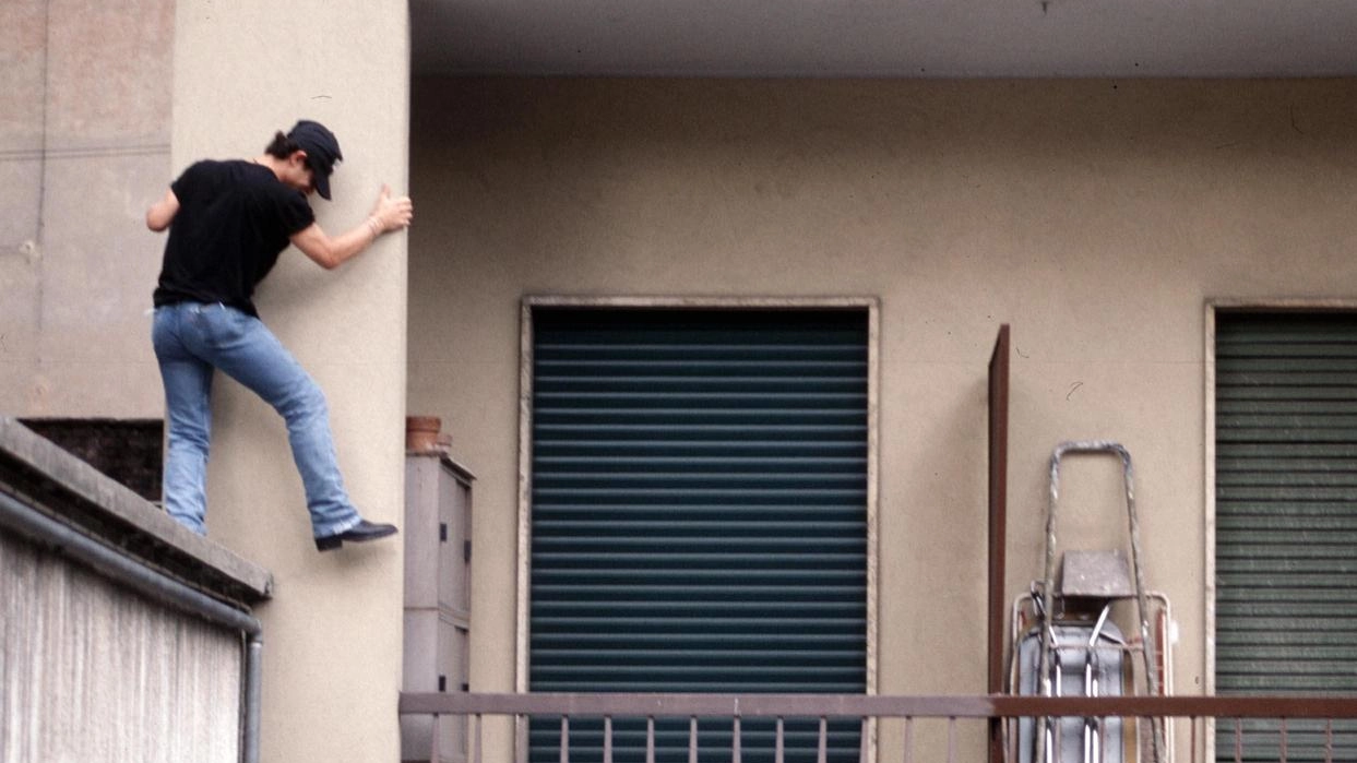 Dopo le escalation degli episodi i cittadini chiedono all’amministrazione più controlli nella zona. Alessandro Ricci del comitato di tutela dell’antico borgo: "Preoccupati, vogliamo il controllo di vicinato". . Dopo le escalation degli episodi i cittadini chiedono all’amministrazione più controlli nella zona. Alessandro Ricci del comitato di tutela dell’antico borgo: "Preoccupati, vogliamo il controllo di vicinato". .