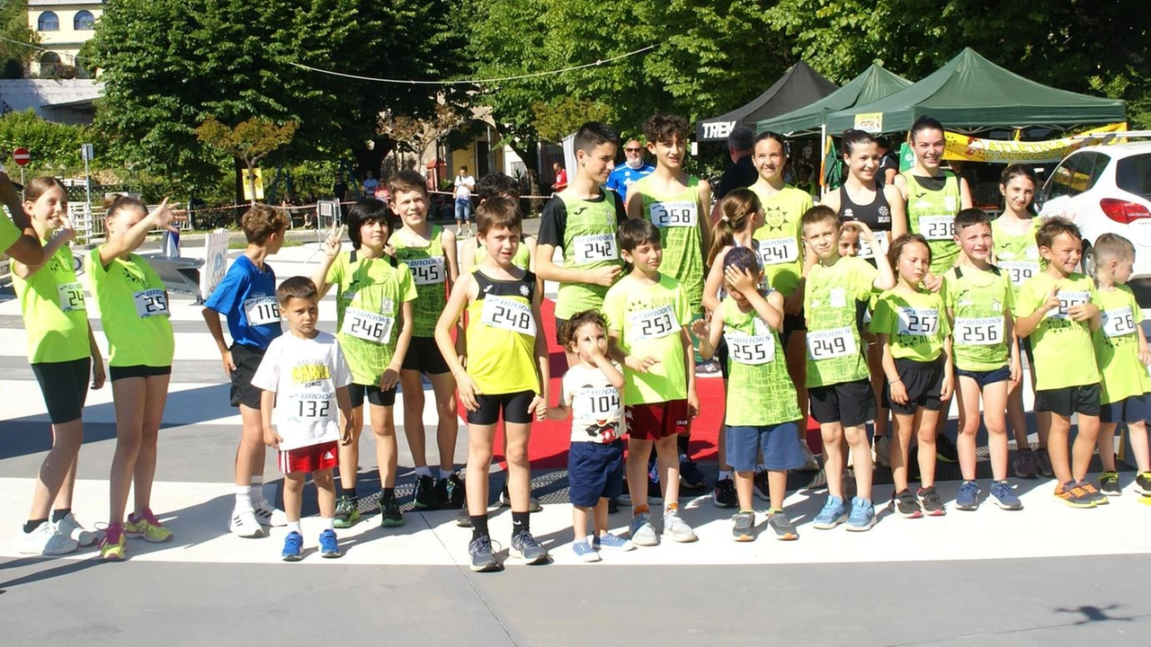 Un gruppo di Runnerini che gareggeranno alla 12ª edizione del “Trofeo del sole“ Un gruppo di Runnerini che gareggeranno alla 12ª edizione del “Trofeo del sole“
