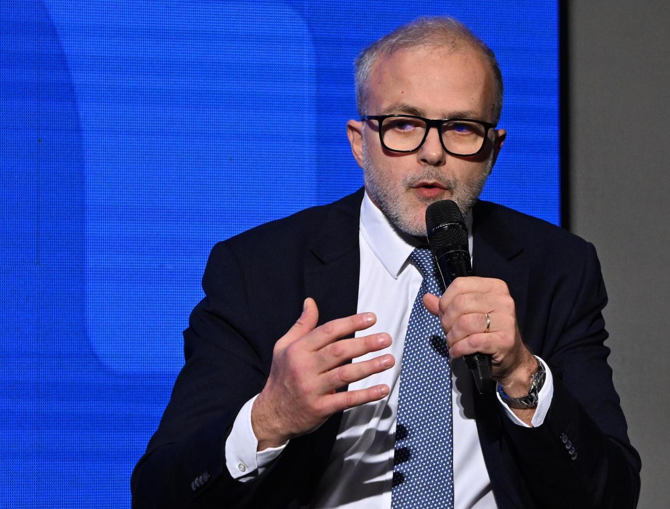 https://www.lanazione.it/image-service/view/acePublic/alias/contentid/MDEzNGM3MTgtNTIzYS00/0/ernesto-maria-ruffini-prato-crisi-e-rinascita-esserci-per-cambiare.jpeg