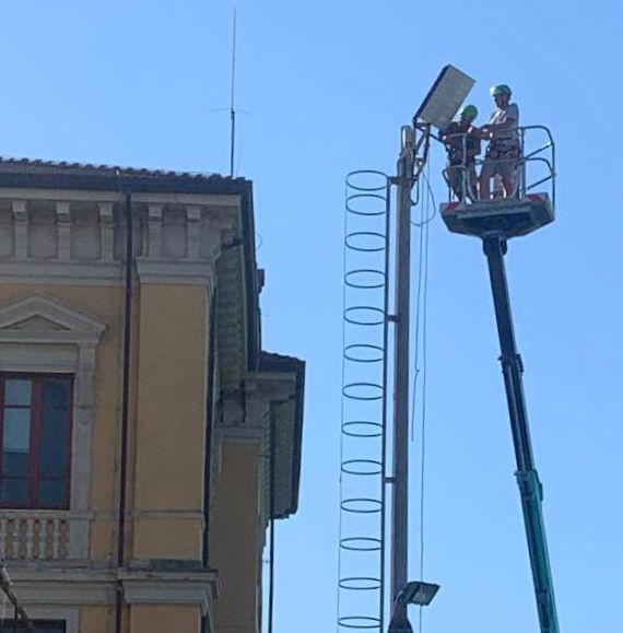 https://www.lanazione.it/image-service/view/acePublic/alias/contentid/MDFiNDJlNzEtNWM3OC00/0/impianti-sportivi-piu-sicuri-e-moderni-in-corso-i-lavori-di-manutenzione.jpeg?f=1.91:1&w=1200