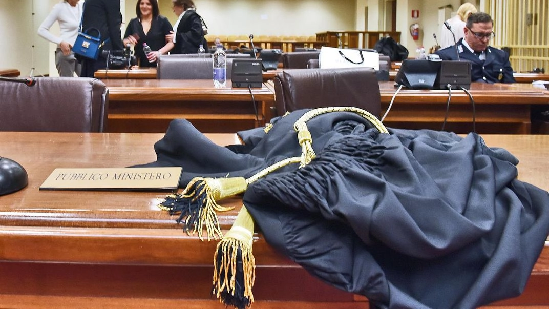 Il 15 novembre il giudizio per il nigeriano che rapinò marito e moglie all’ospedale Il 15 novembre il giudizio per il nigeriano che rapinò marito e moglie all’ospedale