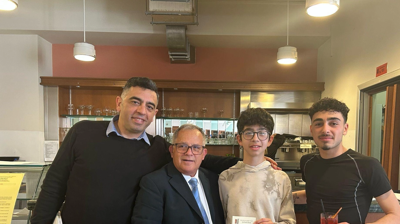 Il marito della prof Daniela Ferrari,. Pietro Cirone, il figlio Mario, il preside del Matteotti Salvatore Caruso e Gabriele Poerio Il marito della prof Daniela Ferrari,. Pietro Cirone, il figlio Mario, il preside del Matteotti Salvatore Caruso e Gabriele Poerio
