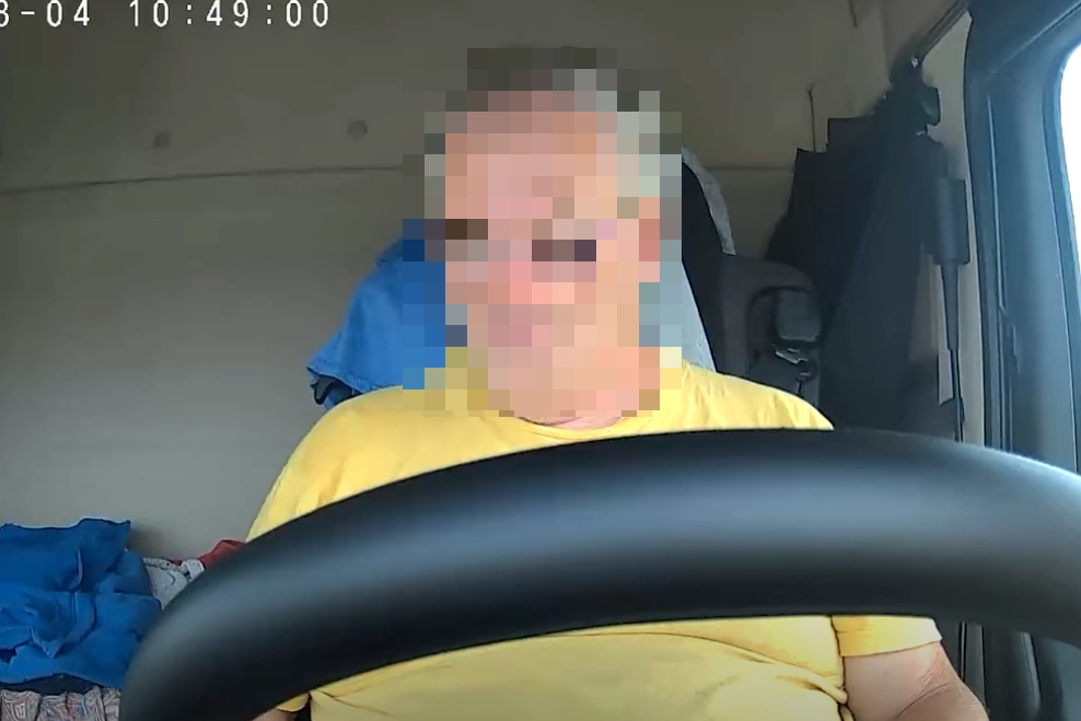 Il video del camionista 10 minuti prima dell'incidente in A1 (Video da YouTube)