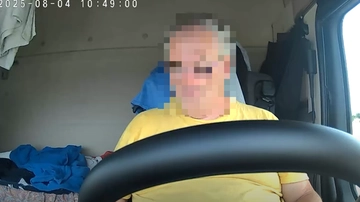 Il video del camionista 10 minuti prima dell’incidente in A1: lo sguardo si abbassa. Cosa si vede e come è finito online?