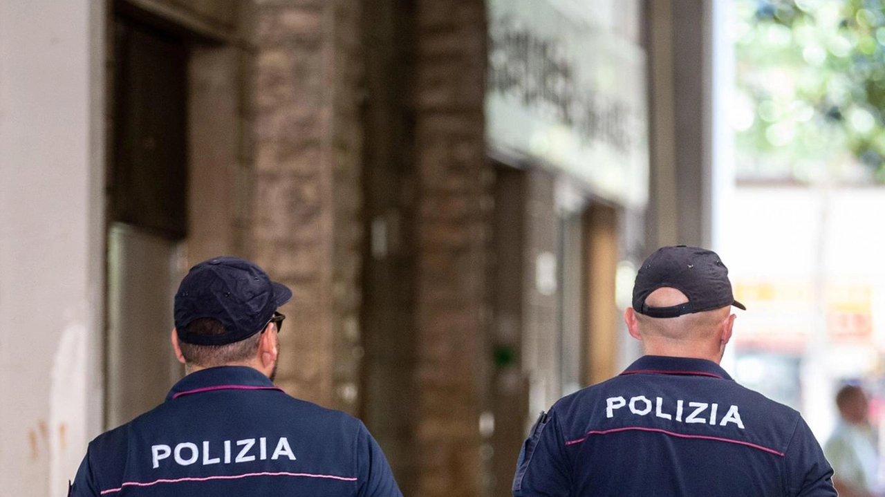 Controlli della polizia in zona Stazione (. foto Del Punta per Valtriani