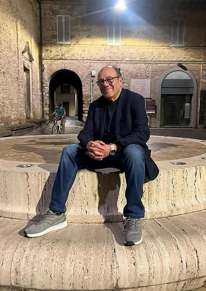 Carlo Verdone accende la polemica: “Qui a Rieti c’è il centro del mondo”. Ma Foligno rivendica il ‘primato’ Carlo Verdone accende la polemica: “Qui a Rieti c’è il centro del mondo”. Ma Foligno rivendica il ‘primato’