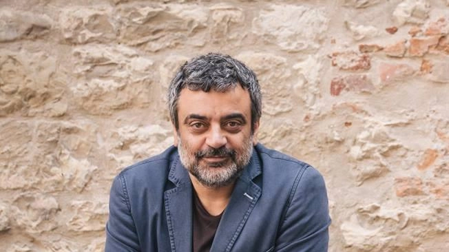 Massimiliano Civica è il direttore artistico del teatro Metastasio e ha promosso la tre giorni per rfilettere sul teatro pubblico ed il suo futuro Massimiliano Civica è il direttore artistico del teatro Metastasio e ha promosso la tre giorni per rfilettere sul teatro pubblico ed il suo futuro