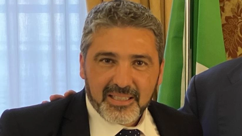 Il sindaco Francesco Auriemma pronto a denunciare chi lo ha offeso con frasi oltraggiose sui social dandogli anche del fascista Il sindaco Francesco Auriemma pronto a denunciare chi lo ha offeso con frasi oltraggiose sui social dandogli anche del fascista