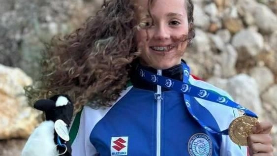 Il mondiale di nuoto pinnato in Francia ha visto l'Italia trionfare con Lara Pelliccia e Silvia Belli della Virtus Buonconvento. Medaglie d'oro e d'argento hanno coronato le loro prestazioni, confermando il successo azzurro nella disciplina in crescita. Il mondiale di nuoto pinnato in Francia ha visto l'Italia trionfare con Lara Pelliccia e Silvia Belli della Virtus Buonconvento. Medaglie d'oro e d'argento hanno coronato le loro prestazioni, confermando il successo azzurro nella disciplina in crescita.