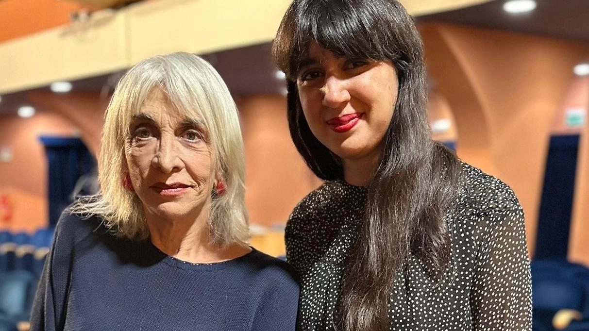 L’attrice Anna Bonaiuto, nella serata del Bolognini, ha interpretato alcuni brani tratti dal libro «Tangerinn» di Emanuela Anechoum L’attrice Anna Bonaiuto, nella serata del Bolognini, ha interpretato alcuni brani tratti dal libro «Tangerinn» di Emanuela Anechoum