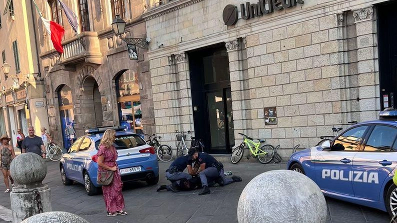 Uno dei tanti movimentati episodi in centro storico Uno dei tanti movimentati episodi in centro storico