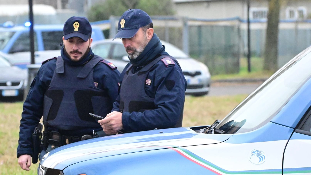 Sfugge a un controllo e viene inseguito da un poliziotto su un monopattino, 24enne poi arrestato per detenzione di... Sfugge a un controllo e viene inseguito da un poliziotto su un monopattino, 24enne poi arrestato per detenzione di...