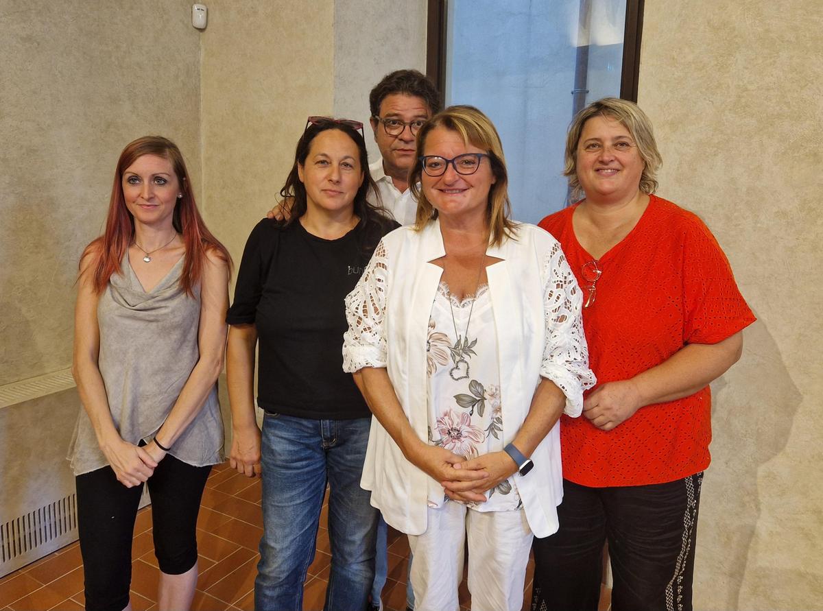 https://www.lanazione.it/image-service/view/acePublic/alias/contentid/MDI4OTE5ODgtZmFjZS00/0/la-presentazione-di-varchi-di-stelle.jpeg?f=1.91:1&w=1200