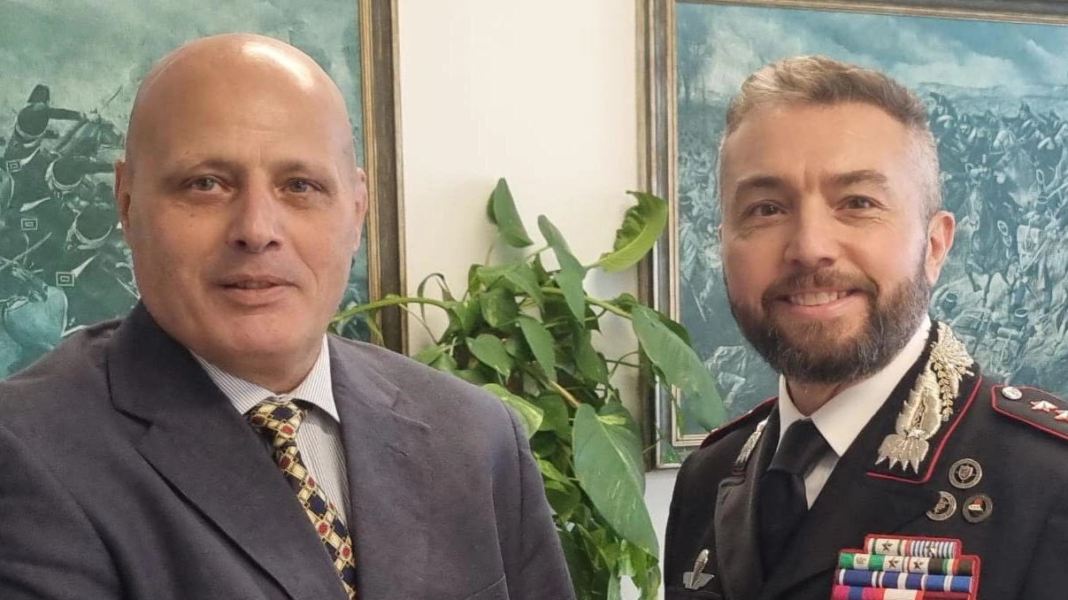 Il brigadiere capo Giuseppe Calderaro va in pensione dopo oltre 41 anni di servizio nei Carabinieri. Il suo commiato è stato celebrato con una cerimonia presso il Comando Provinciale di Pistoia, dove ha ricevuto ringraziamenti per la sua carriera e i successi ottenuti nelle indagini contro la corruzione. Il brigadiere capo Giuseppe Calderaro va in pensione dopo oltre 41 anni di servizio nei Carabinieri. Il suo commiato è stato celebrato con una cerimonia presso il Comando Provinciale di Pistoia, dove ha ricevuto ringraziamenti per la sua carriera e i successi ottenuti nelle indagini contro la corruzione.