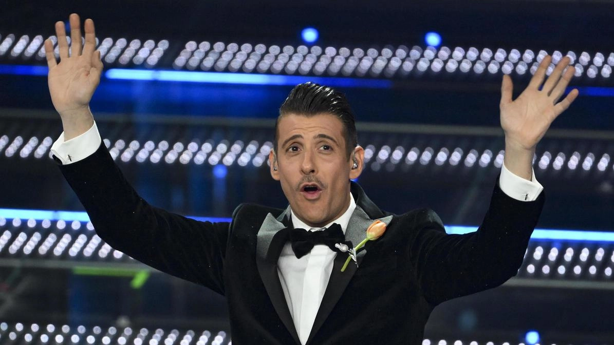 Domani nel ridotto del Teatro Animosi il cantante carrarese sarà a disposzione dei suoi fans dopo il successo a Sanremo Domani nel ridotto del Teatro Animosi il cantante carrarese sarà a disposzione dei suoi fans dopo il successo a Sanremo