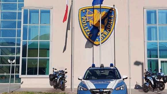 Un’estate di grande lavoro per le pattuglie della polizia stradale di Lucca Un’estate di grande lavoro per le pattuglie della polizia stradale di Lucca
